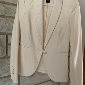 Body by Victoria off white blazer size 2 . Used in perfect condition.